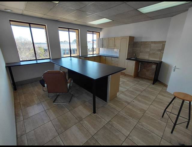 185M² OFFICE TO LET IN VORNA VALLEY